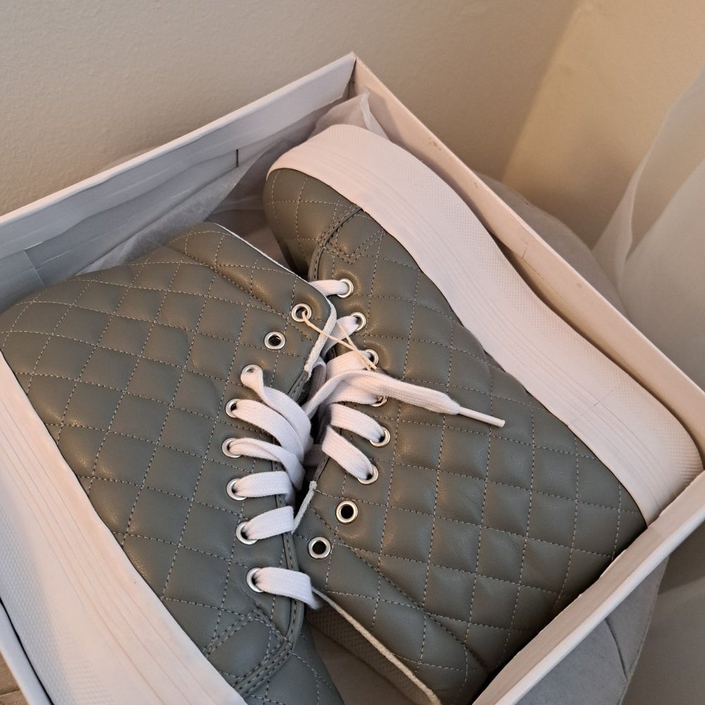 Jeffrey Campbell Dark Grey Quilted Lea Shoe Size 40/9 USA Misses NIB